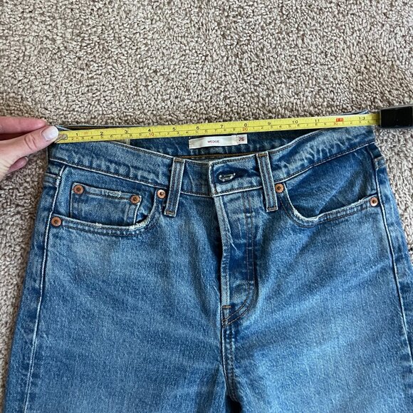 Levi's Wedgie Jeans Medium Wash - size 26 - Picture 6 of 7
